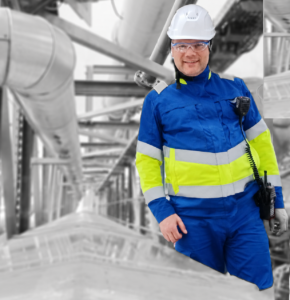 Muhlis Sahin bei einer Betriebsgehung in der Industrie